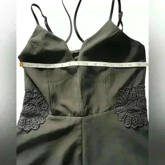 Black Romper Embroidered floral design , ruffle hem, zip up adjustable straps - Picture 7 of 13